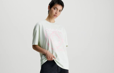 T-Shirt Oversize Calvin Klein z nadrukiem - promocja! 