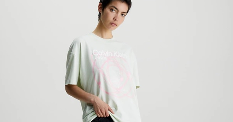 T-Shirt Oversize Calvin Klein z nadrukiem - promocja! 