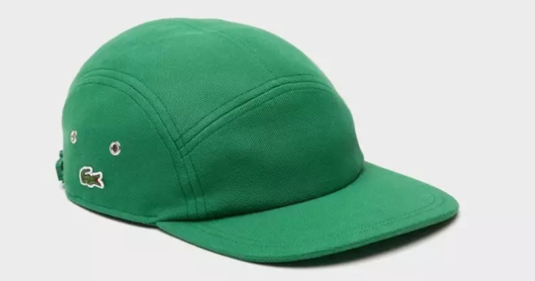 Zielona czapka z daszkiem LACOSTE w promocji!