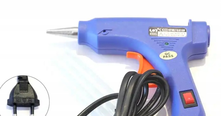 Pistolet do kleju na gorąco 100W + wkłady 7mm x 100mm w promocji!