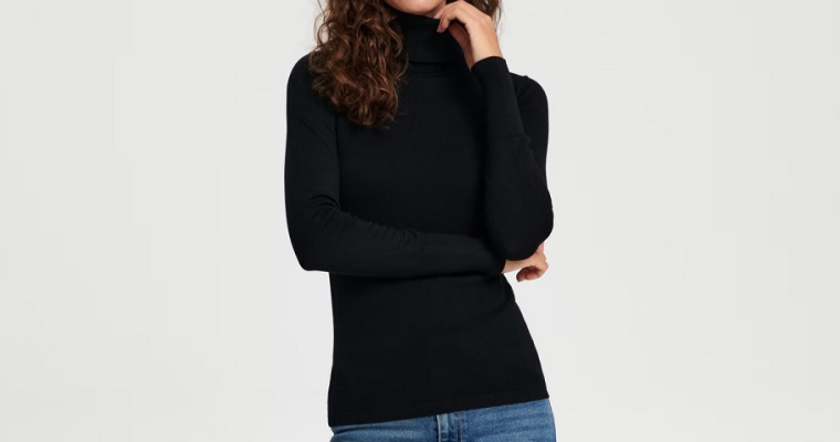 Sweter damski z golfem Sinsay w promocyjnej cenie! 