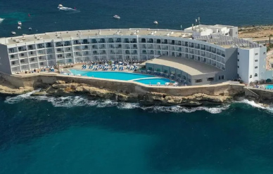 Tydzień w Hotelu Paradise na Malcie, Lot, Hotel 4*