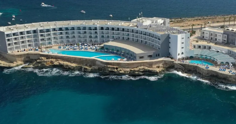Tydzień w Hotelu Paradise na Malcie, Lot, Hotel 4*