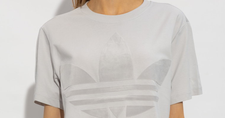 Jasnoszary damski t-shirt Adidas Originals w promocyjnej cenie! 