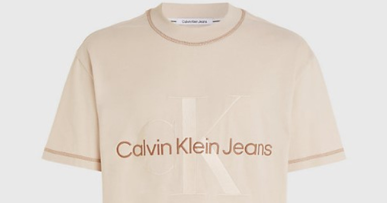 Calvin Klein luźny t-shirt z monogramem w promocji