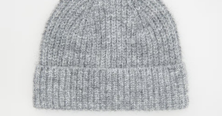 Czapka damska beanie z domieszką wełny w promocji!