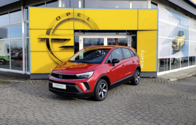 Czerwony Opel Crossland w promocji